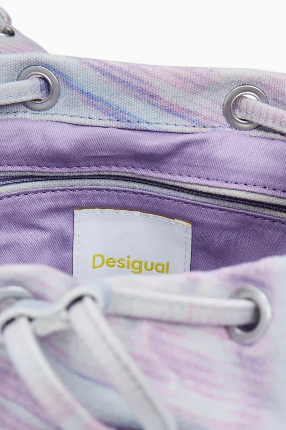 Kleiner Rucksack im Collagen-Stil Kleiner Rucksack im Collagen-Stil