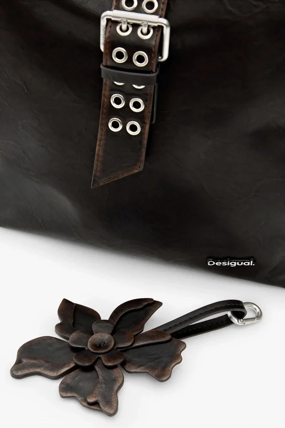 Kleiner Rucksack mit Applikationen für Blumen Kleiner Rucksack mit Applikationen für Blumen