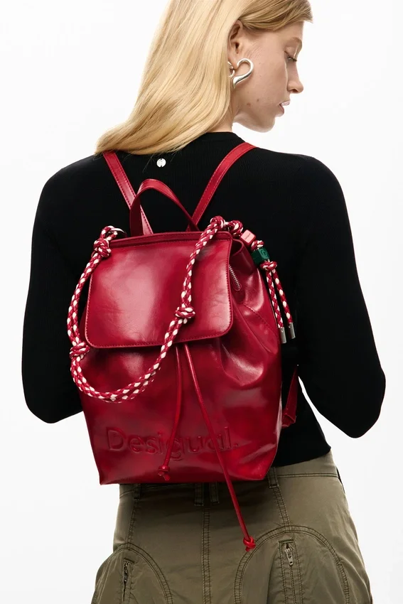 Kleiner Rucksack mit Logo Kleiner Rucksack mit Logo