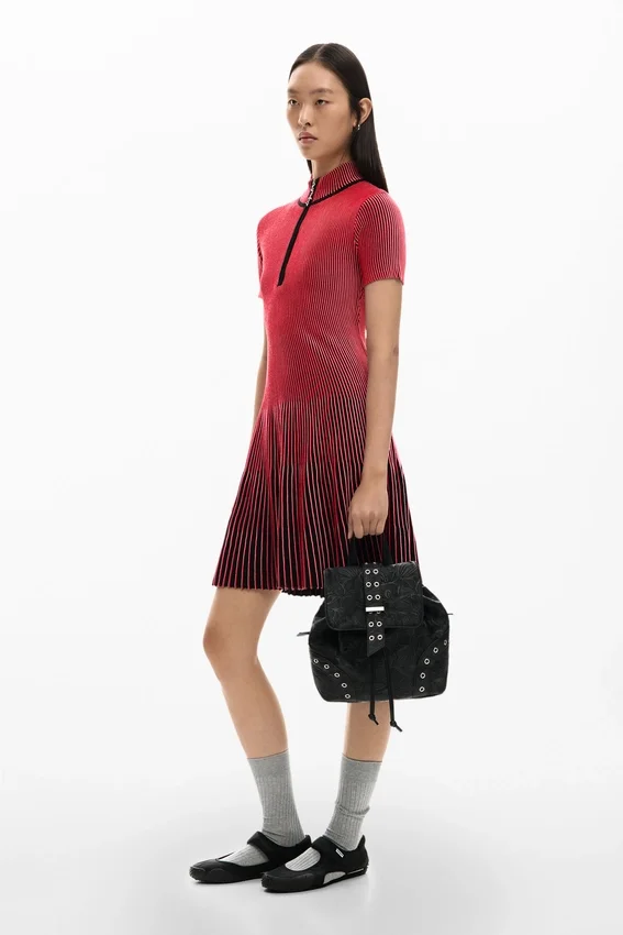 Kleiner Rucksack mit Perforation Kleiner Rucksack mit Perforation