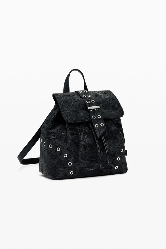 Kleiner Rucksack mit Perforation Kleiner Rucksack mit Perforation