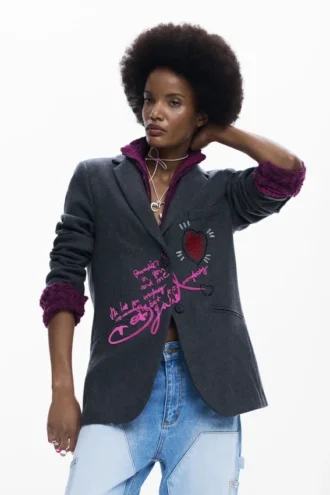 Kombinierter Blazer mit Kapuze Kombinierter Blazer mit Kapuze
