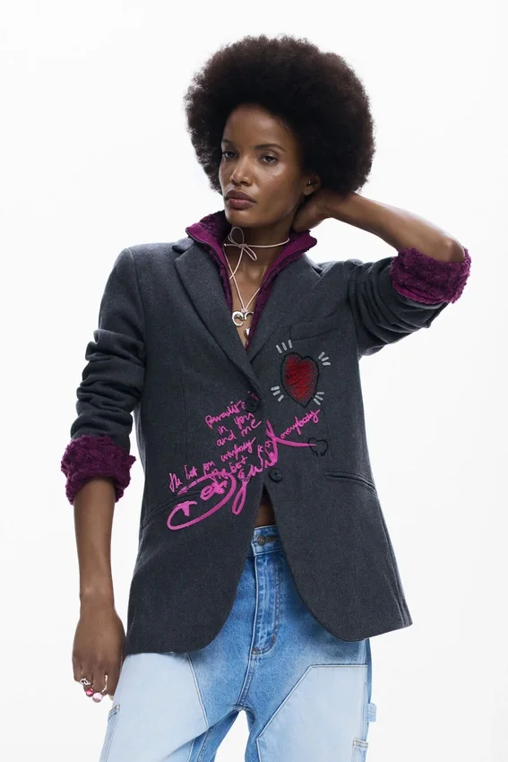 Kombinierter Blazer mit Kapuze Kombinierter Blazer mit Kapuze