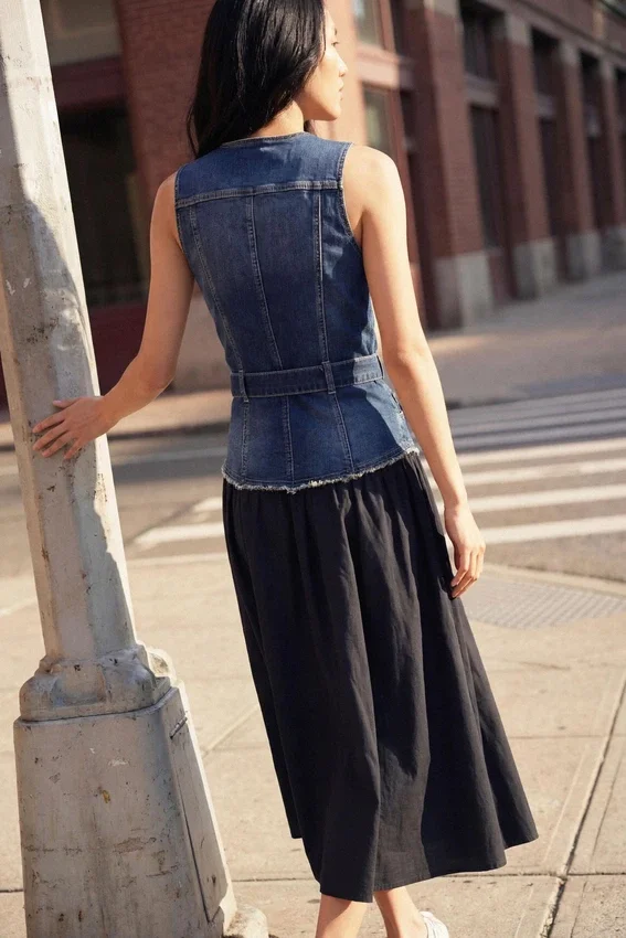 Kombiniertes Jeans-Kleid Kombiniertes Jeans-Kleid