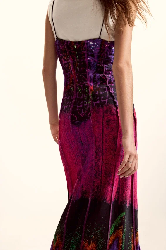 Kombiniertes Kleid, entworfen von Christian Lacroix Kombiniertes Kleid, entworfen von Christian Lacroix