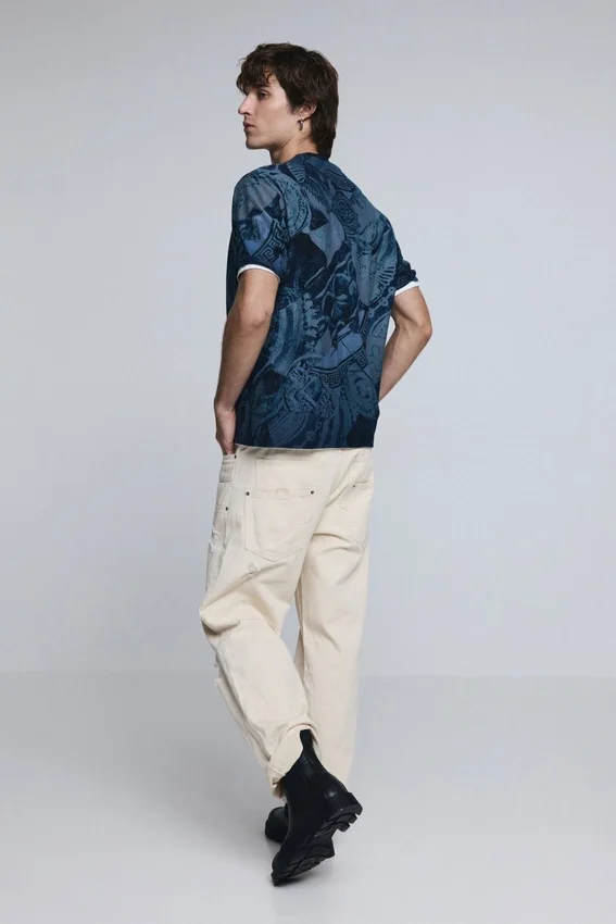 Kurzarm-T-Shirt mit Mosaikmuster Kurzarm-T-Shirt mit Mosaikmuster
