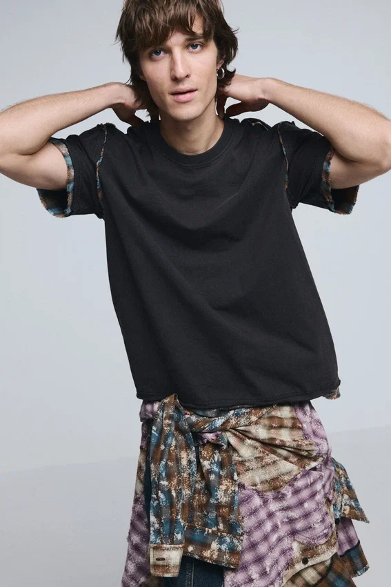 Kurzarm-T-Shirt mit Nahtdetails Kurzarm-T-Shirt mit Nahtdetails