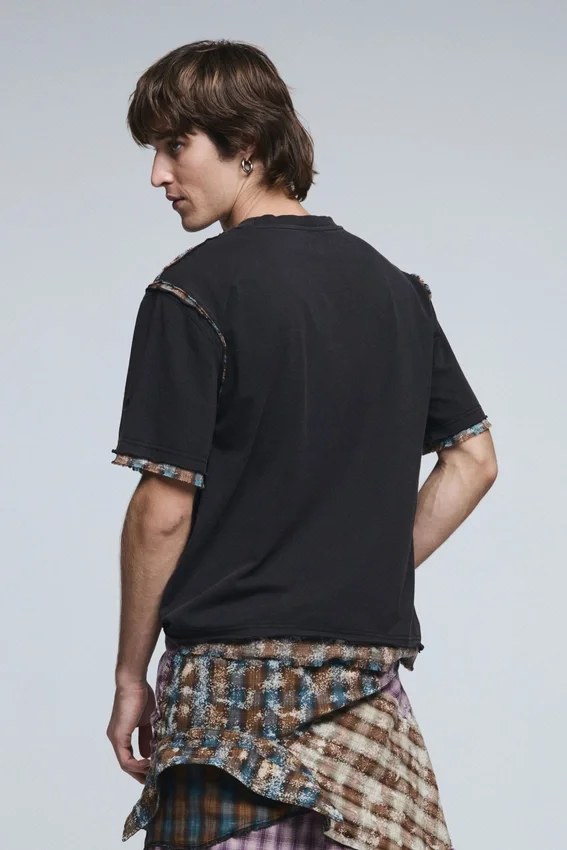 Kurzarm-T-Shirt mit Nahtdetails Kurzarm-T-Shirt mit Nahtdetails