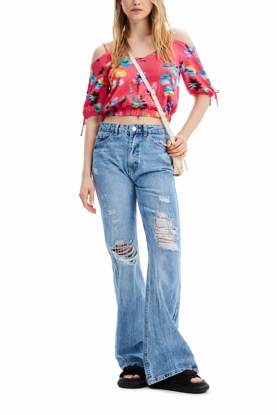 Kurze, geraffte Bluse mit Blumenmuster Kurze, geraffte Bluse mit Blumenmuster