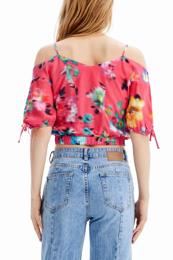 Kurze, geraffte Bluse mit Blumenmuster Kurze, geraffte Bluse mit Blumenmuster