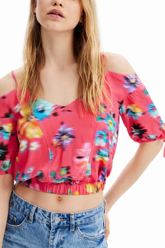 Kurze, geraffte Bluse mit Blumenmuster Kurze, geraffte Bluse mit Blumenmuster