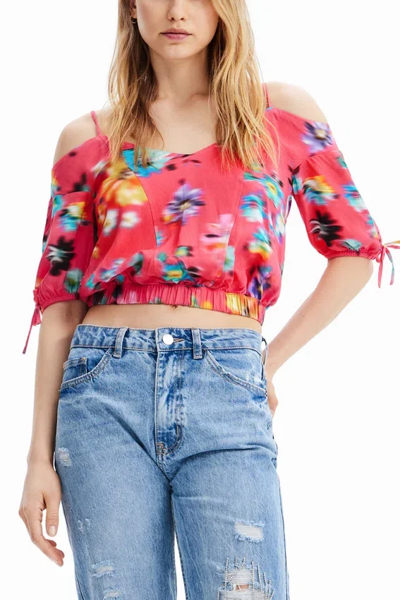 Kurze, geraffte Bluse mit Blumenmuster Kurze, geraffte Bluse mit Blumenmuster