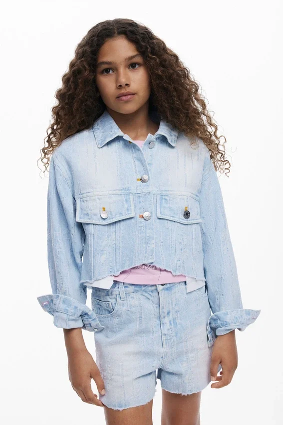 Kurze Jeans-Trucker-Jacke Kurze Jeans-Trucker-Jacke