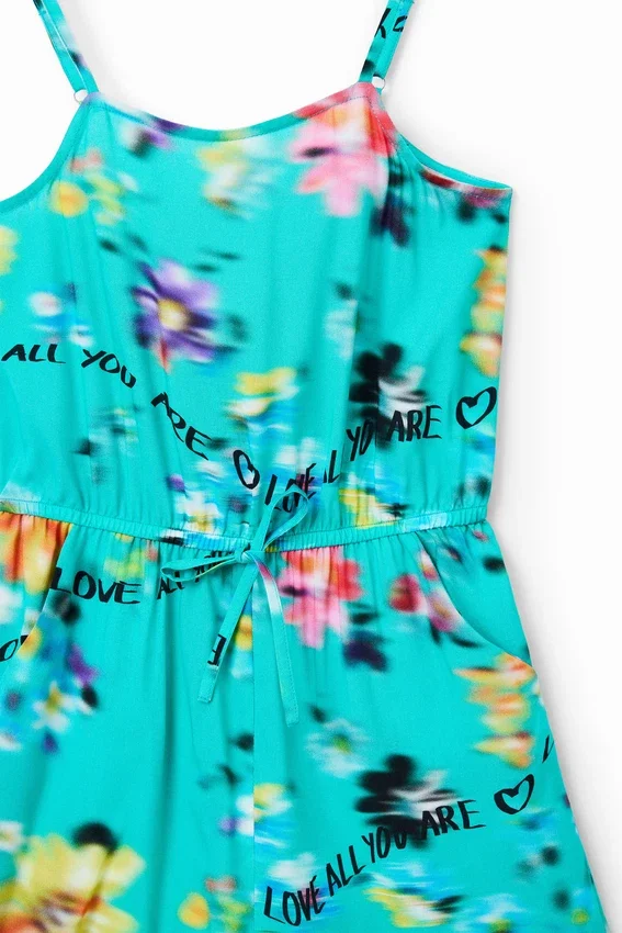 Kurzer Playsuit mit Trägern Kurzer Playsuit mit Trägern