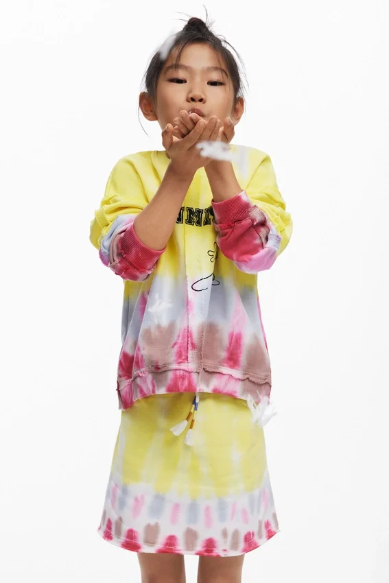 Kurzer Rock im Tie-Dye-Stil Kurzer Rock im Tie-Dye-Stil
