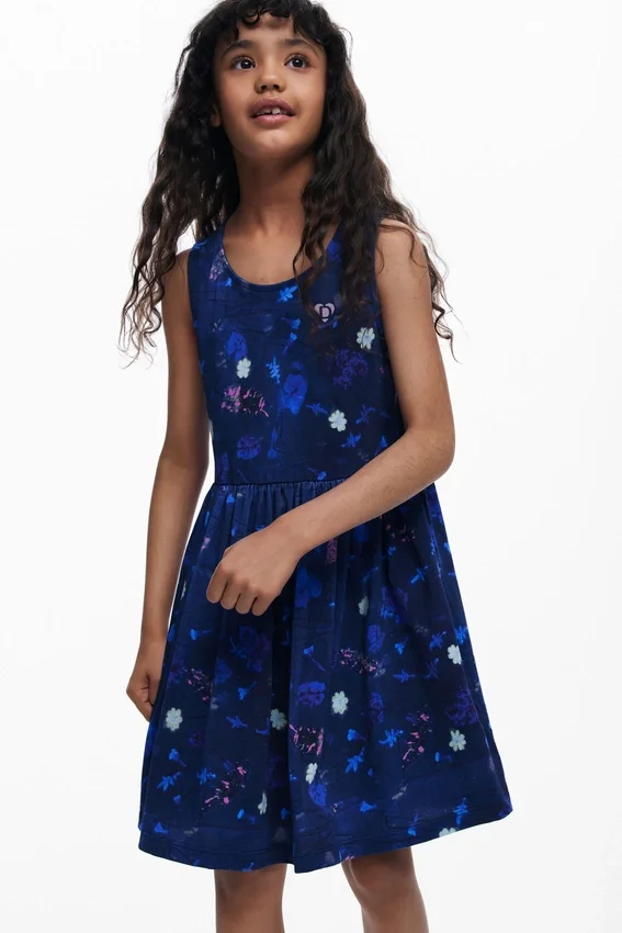 Kurzes, ausgestelltes Blumenkleid Kurzes, ausgestelltes Blumenkleid