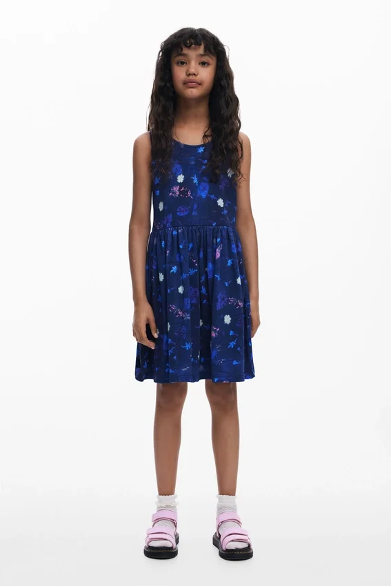 Kurzes, ausgestelltes Blumenkleid Kurzes, ausgestelltes Blumenkleid