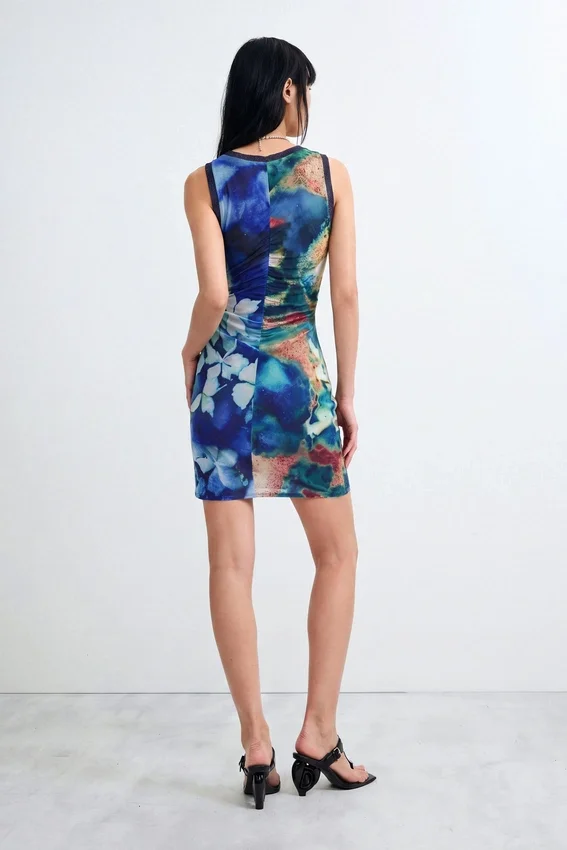 Kurzes bedrucktes Trägerkleid Kurzes bedrucktes Trägerkleid