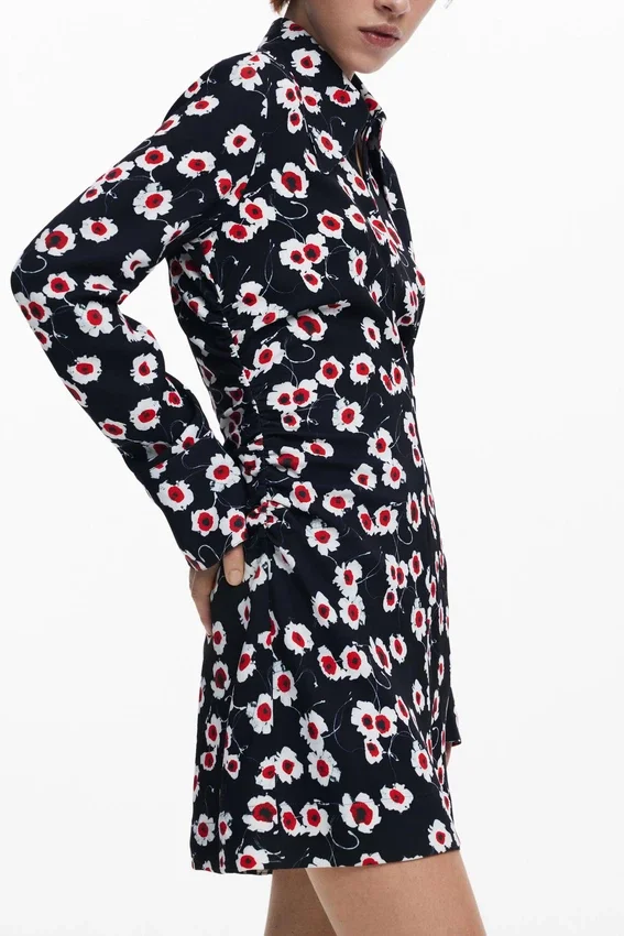 Kurzes Blumenhemdkleid Kurzes Blumenhemdkleid