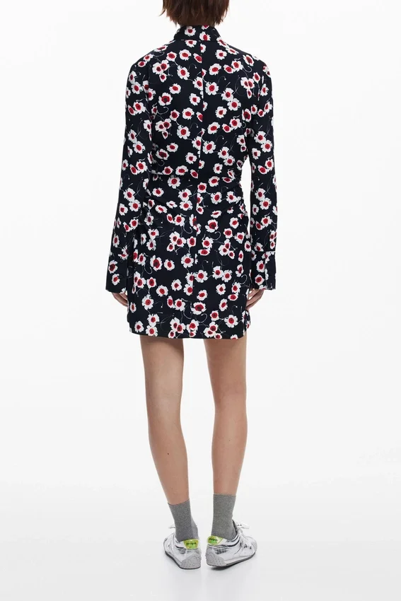 Kurzes Blumenhemdkleid Kurzes Blumenhemdkleid