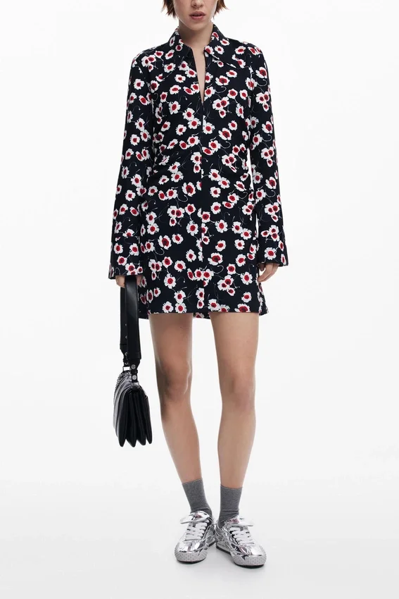 Kurzes Blumenhemdkleid Kurzes Blumenhemdkleid