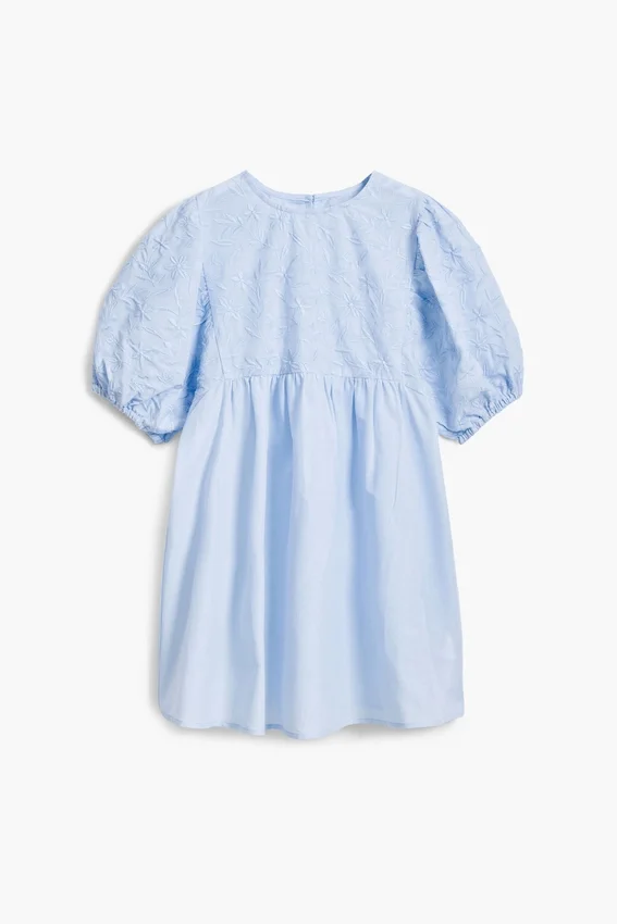 Kurzes Blumenkleid Kurzes Blumenkleid
