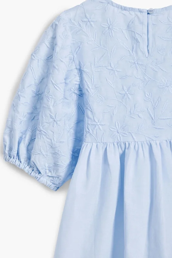 Kurzes Blumenkleid Kurzes Blumenkleid