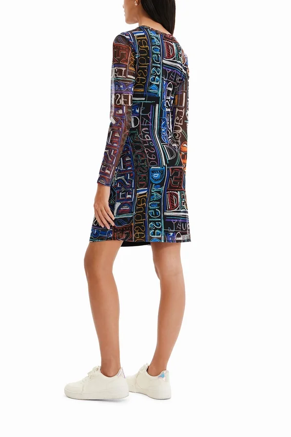 Kurzes, figurbetontes Tüll-Shorts-Kleid Kurzes, figurbetontes Tüll-Shorts-Kleid