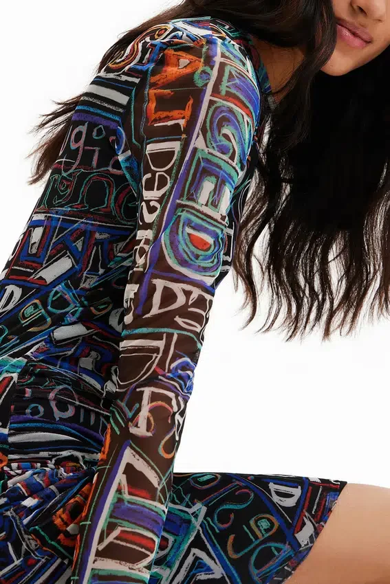 Kurzes, figurbetontes Tüll-Shorts-Kleid Kurzes, figurbetontes Tüll-Shorts-Kleid