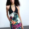 Kurzes Kleid mit tropischem Print Kurzes Kleid mit tropischem Print