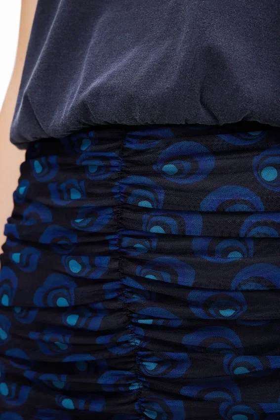 Kurzes zweiteiliges Kleid Kurzes zweiteiliges Kleid