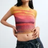 Kurzärmelige Bluse mit hohem Kragen Kurzärmelige Bluse mit hohem Kragen