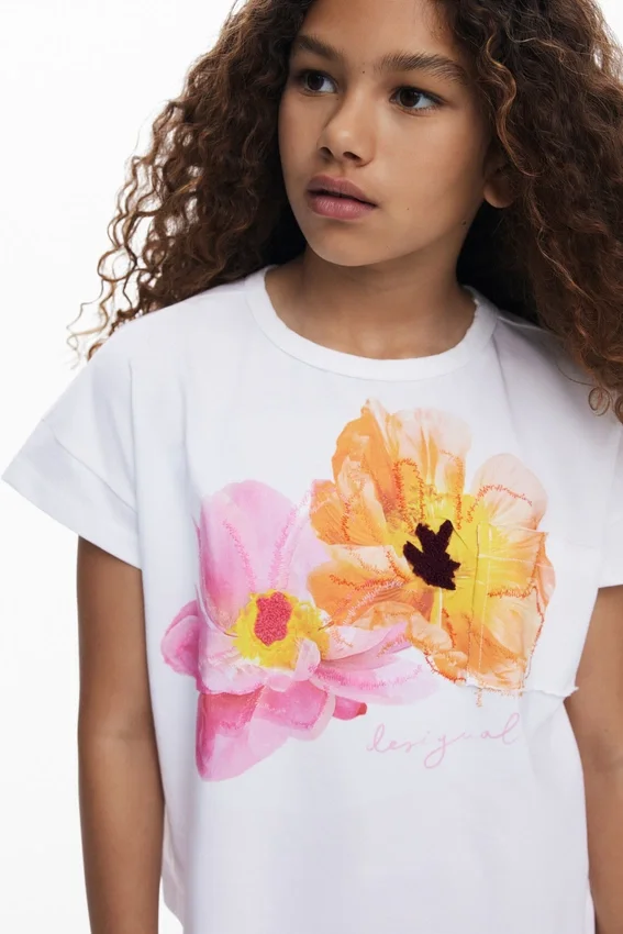 Kurzärmeliges T-Shirt mit gestickten Blumen Kurzärmeliges T-Shirt mit gestickten Blumen