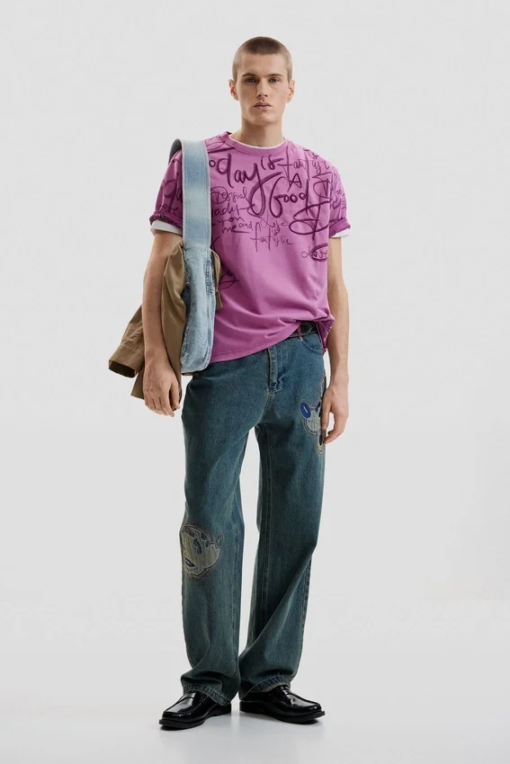 Kurzärmeliges T-Shirt mit Schriftzug Kurzärmeliges T-Shirt mit Schriftzug