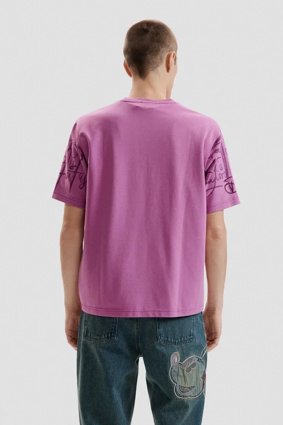 Kurzärmeliges T-Shirt mit Schriftzug Kurzärmeliges T-Shirt mit Schriftzug