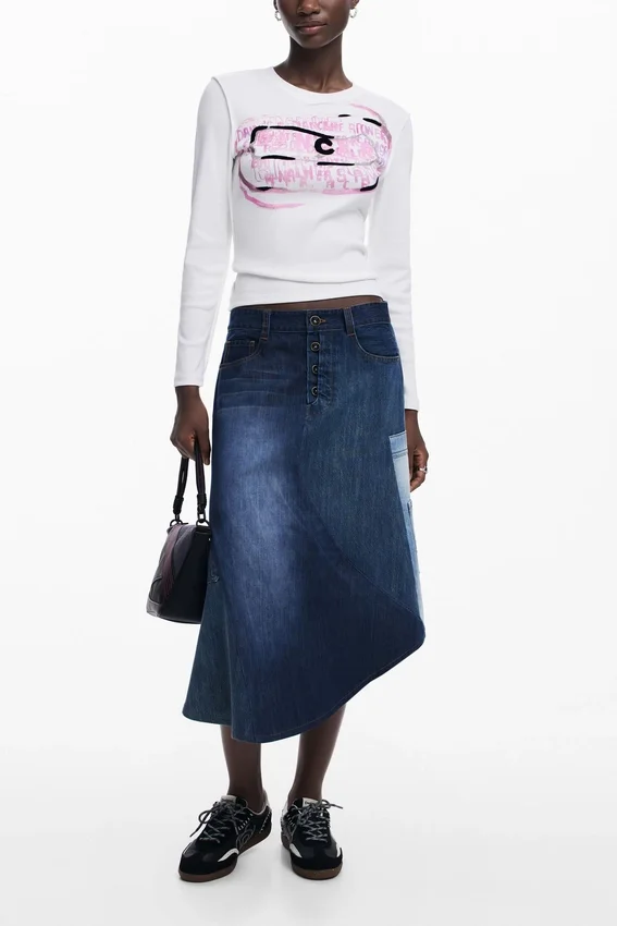 Langarm-T-Shirt mit rosa Buchstaben Langarm-T-Shirt mit rosa Buchstaben