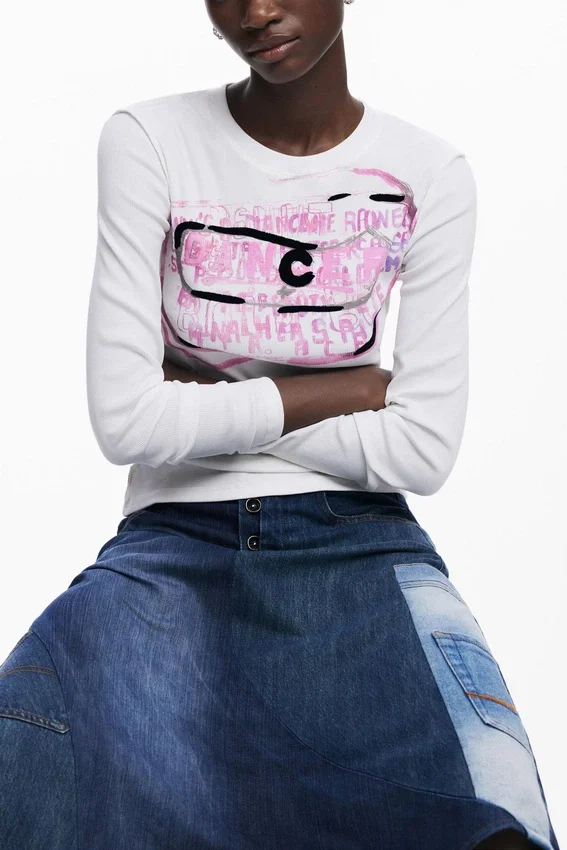 Langarm-T-Shirt mit rosa Buchstaben Langarm-T-Shirt mit rosa Buchstaben