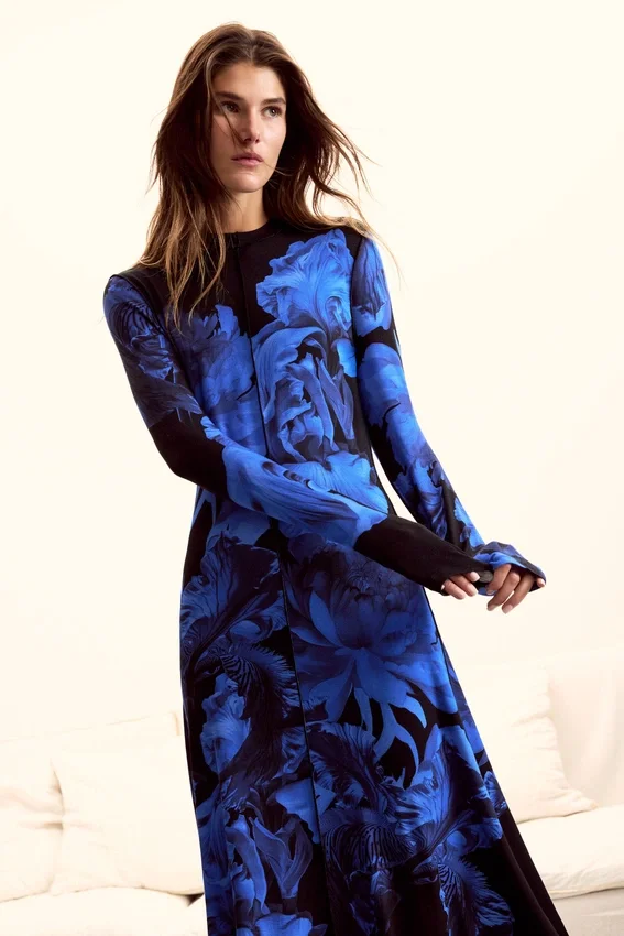 Langes Blumenkleid M. C. Lacroix Langes Blumenkleid M. C. Lacroix
