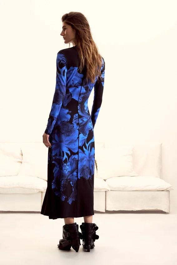 Langes Blumenkleid M. C. Lacroix Langes Blumenkleid M. C. Lacroix