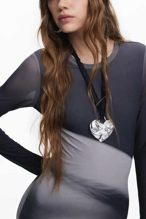 Langes Kleid mit Porträt Langes Kleid mit Porträt