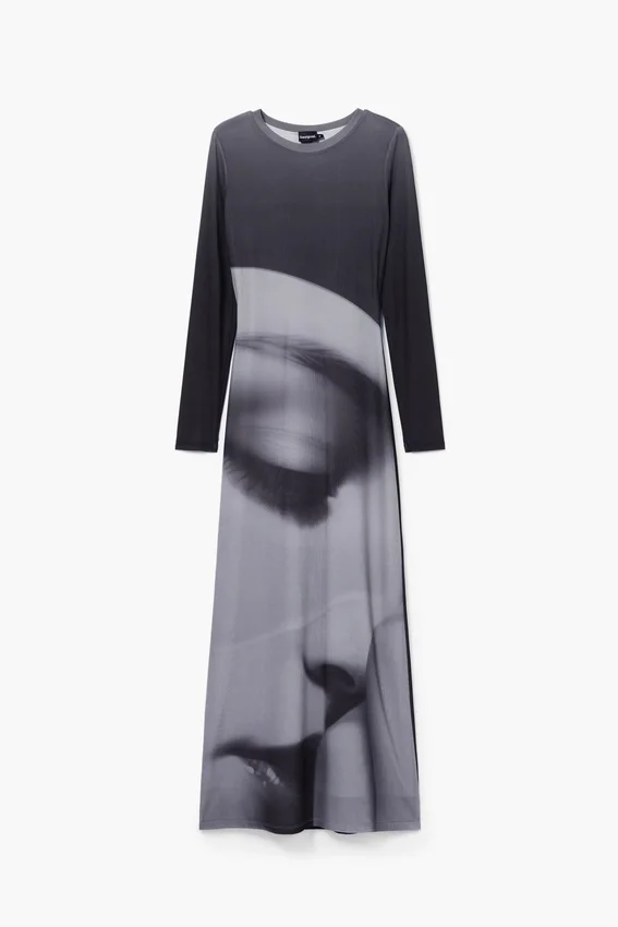 Langes Kleid mit Porträt Langes Kleid mit Porträt