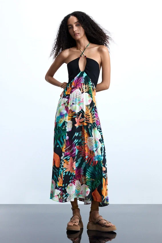 Langes Kleid mit tropischem Print Langes Kleid mit tropischem Print