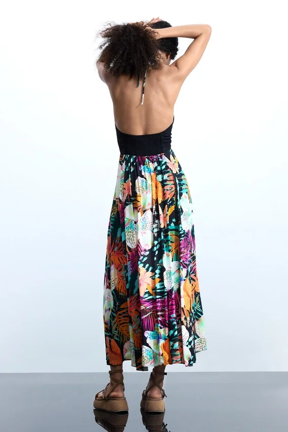 Langes Kleid mit tropischem Print Langes Kleid mit tropischem Print