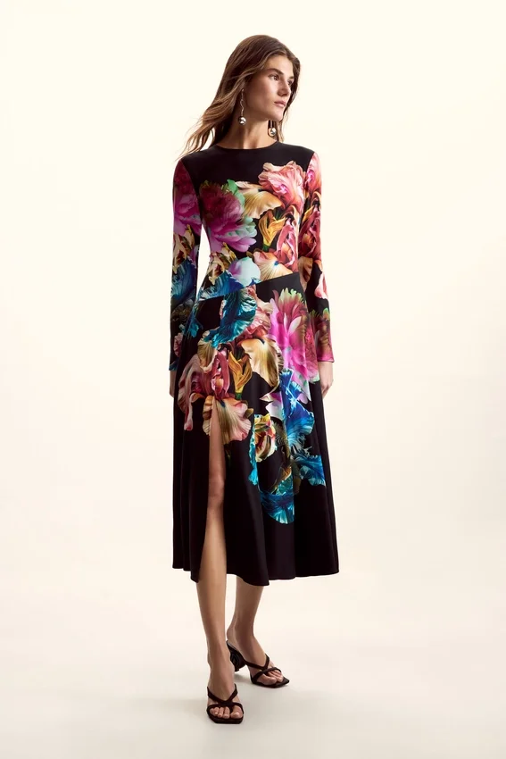 Langärmliges Kleid M. C. Lacroix Langärmliges Kleid M. C. Lacroix