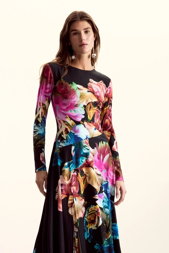 Langärmliges Kleid M. C. Lacroix Langärmliges Kleid M. C. Lacroix