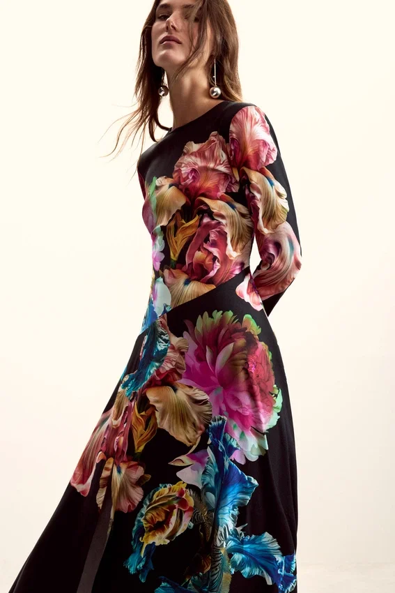 Langärmliges Kleid M. C. Lacroix Langärmliges Kleid M. C. Lacroix