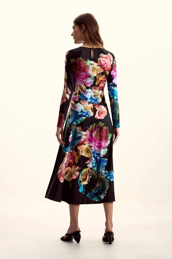 Langärmliges Kleid M. C. Lacroix Langärmliges Kleid M. C. Lacroix