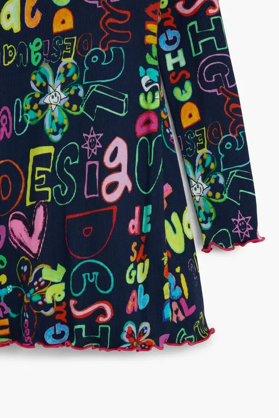Langärmliges Kleid mit Schriftzug Langärmliges Kleid mit Schriftzug