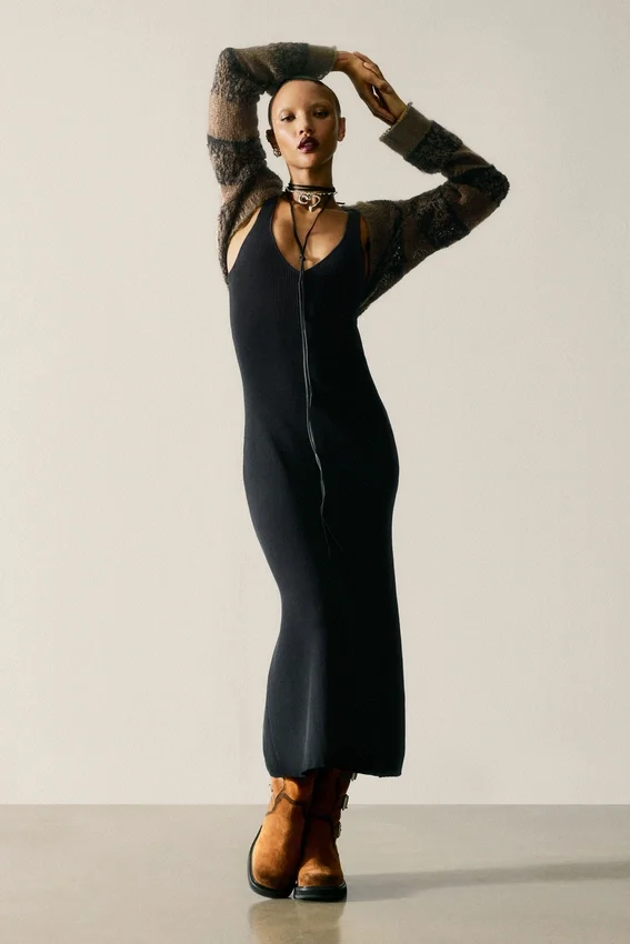 Langärmliges Strickkleid Langärmliges Strickkleid