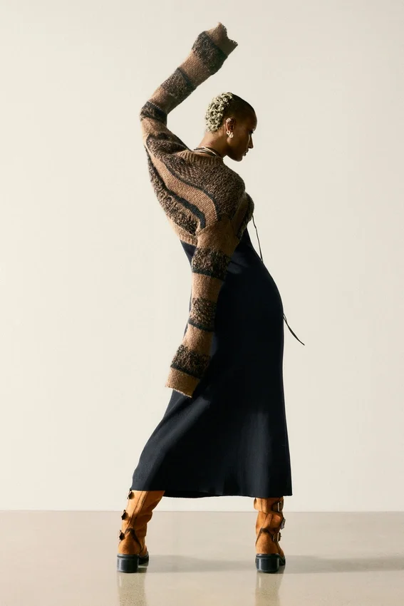 Langärmliges Strickkleid Langärmliges Strickkleid